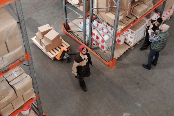 Avantages du transpalette manuel pour améliorer votre manutention