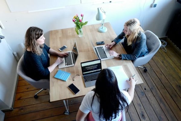 Comment former efficacement les employés aux techniques de gestion du temps dans un environnement multitâche ?